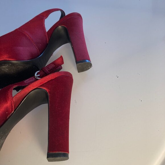Nine West Red Satin Slingback Heels. Size: 5.0 - Picture 8 of 10